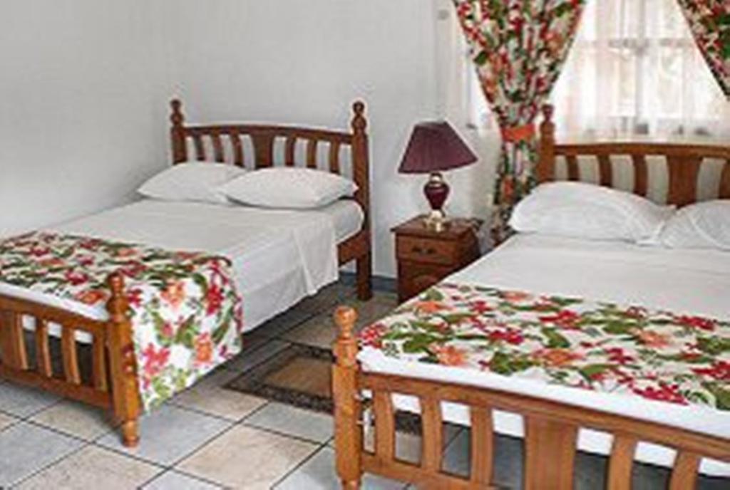Top Ranking Hill View Guesthouse Speyside Ruang foto
