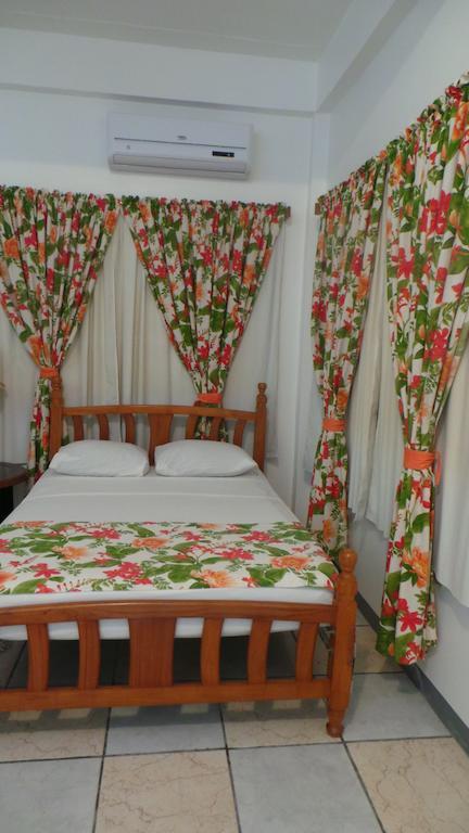 Top Ranking Hill View Guesthouse Speyside Ruang foto